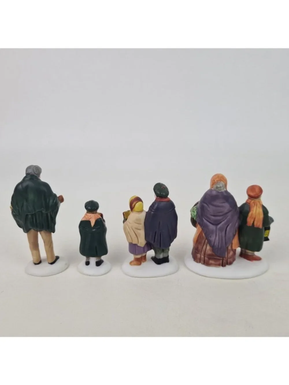 Department 56 Carolers On The Doorstop Set 5570-0 Heritage Village Christmas